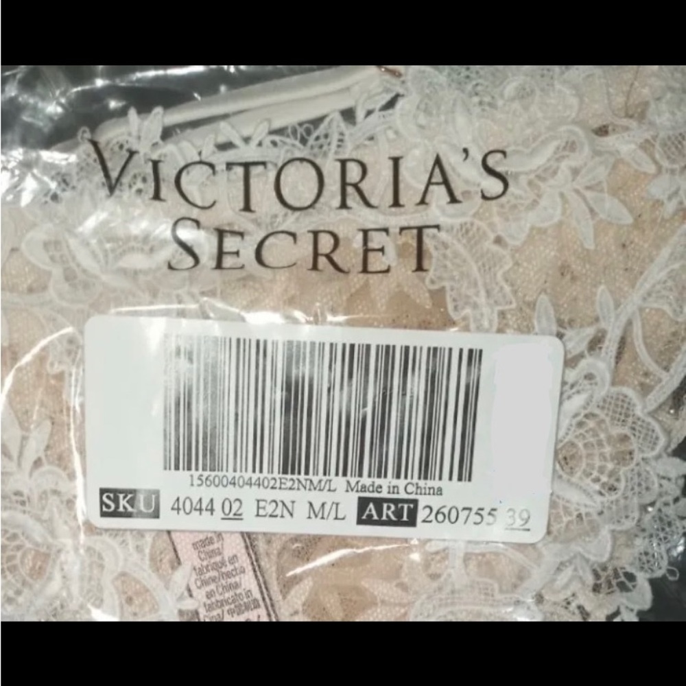Victorias Secret White Crochet Lace Garter Belt & Panty Lingerie Set - Picture 6 of 6